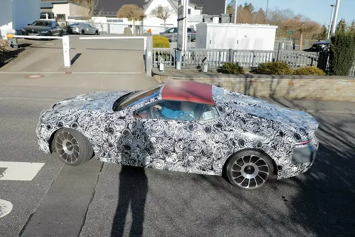 BMW-Skytop-spy-shots-v2-00017-1536x1025