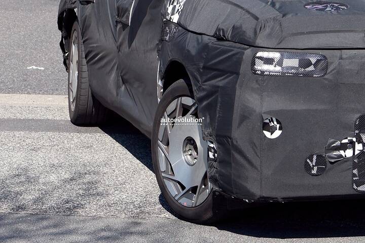 2026-genesis-gv90-electric-flagship-suv-spied-charging-looks-massive_7