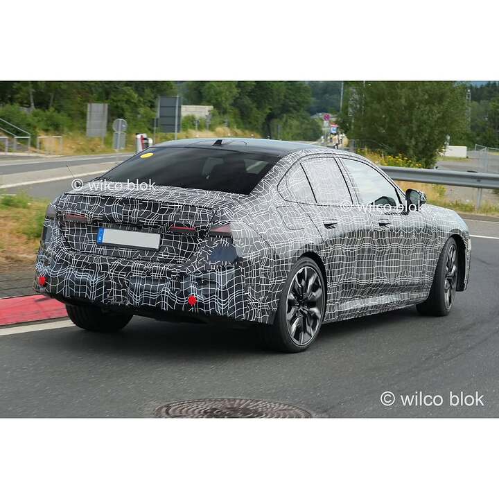 Facelifted BMW 5 Series spotted in Nürburg!#bmw #5series #5er #Erlkönig #nürburgring (2)