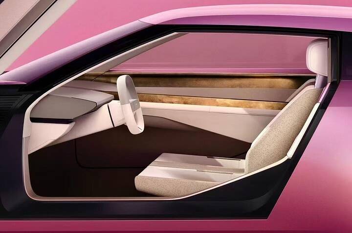 jaguar-concept-leak-interior-through-door