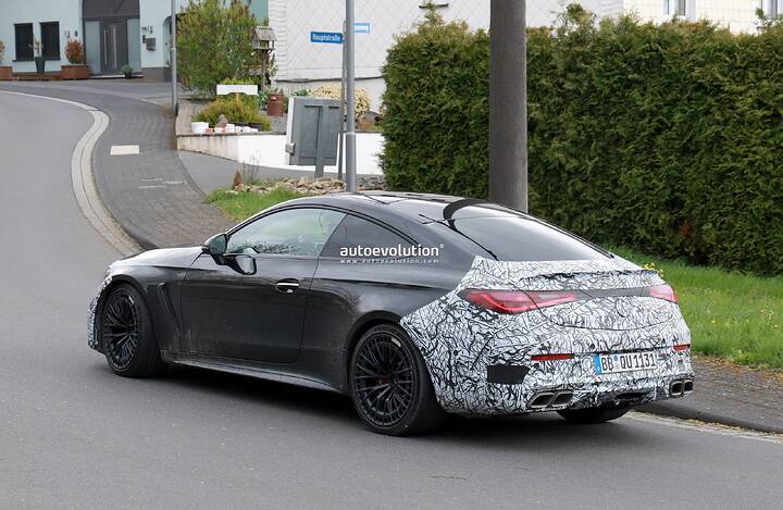 2025-mercedes-amg-cle-63-spied-it-s-a-c-63-dressed-in-different-attire_8