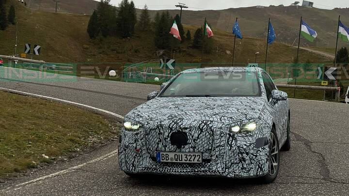 imgi_16_mercedes-c-class-with-eq-technology-spy-shots