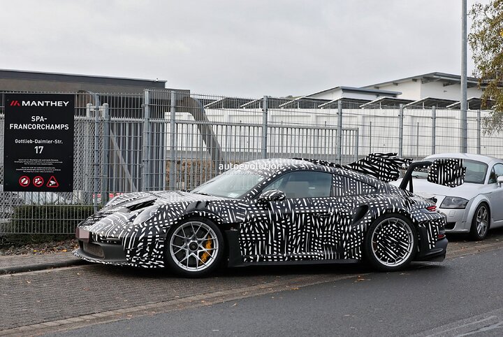 porsche-911-gt3-rs-mr-by-manthey-wants-to-be-crowned-the-new-king-of-the-ring_16