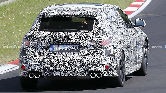 bmw-1-series-facelift-new-spy-photo (2)