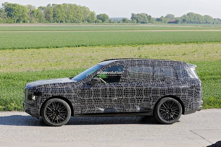 2028-bmw-x7-spied-flaunting-quad-tailpipes-could-it-be-packing-v8-muscle_9