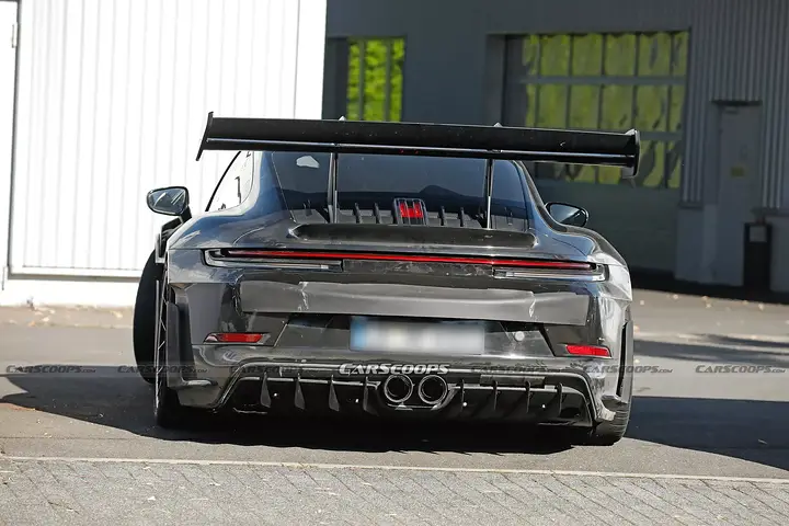 Porsche-992.2-911-GT3-RS-Scoop-15