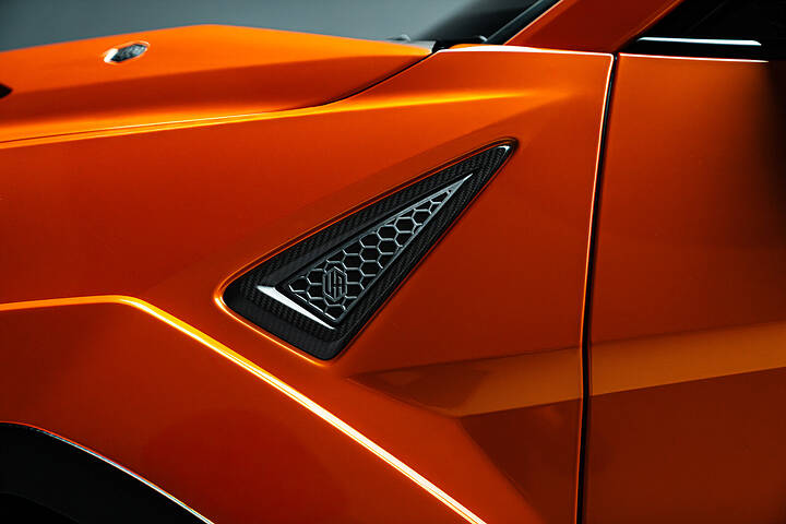 Urban-Widetrack-Lamborghini-Urus-SE-Side-Vent
