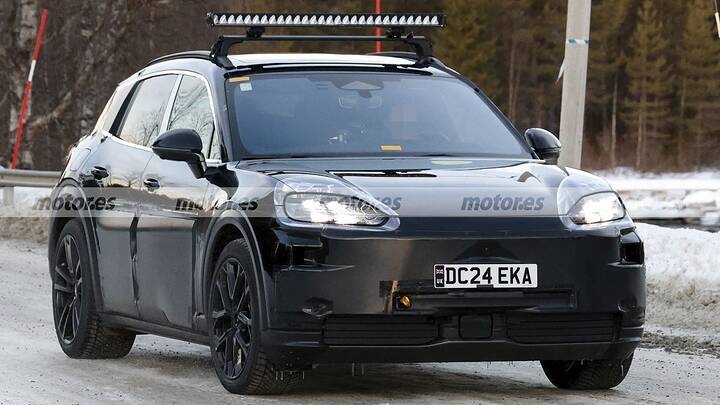 bentley-suv-electrico-fotos-espia-2025106243-1737390401_20 (1)