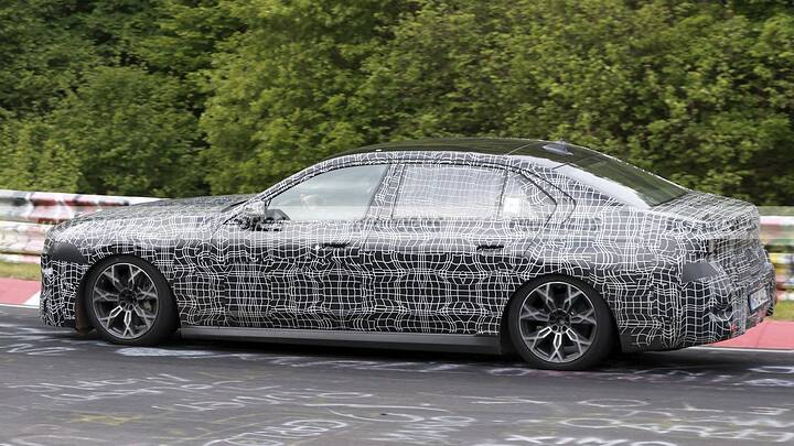 BMW resucita al Serie 7 Alpina, lujo extremo y actitud sin filtros para incomodar al Clase S ya rugen en Nürburgring 9