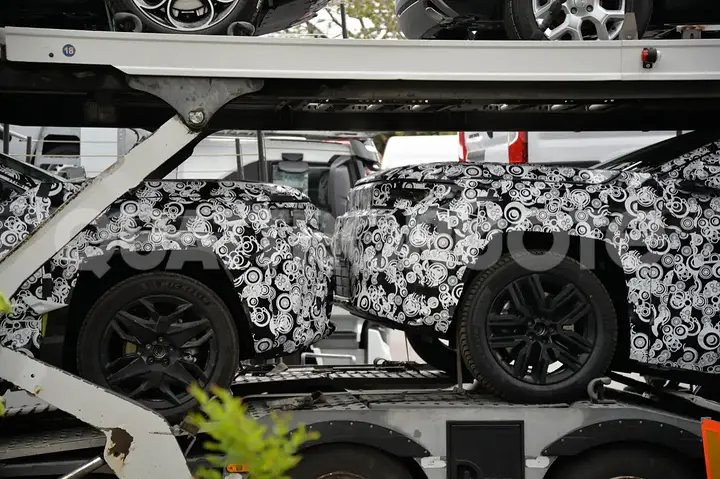 2025-Jeep-Compass-Bev-013