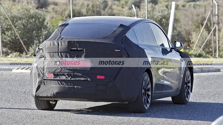 tesla-model-y-juniper-2026-fotos-espia-2025105983-1735817937_11
