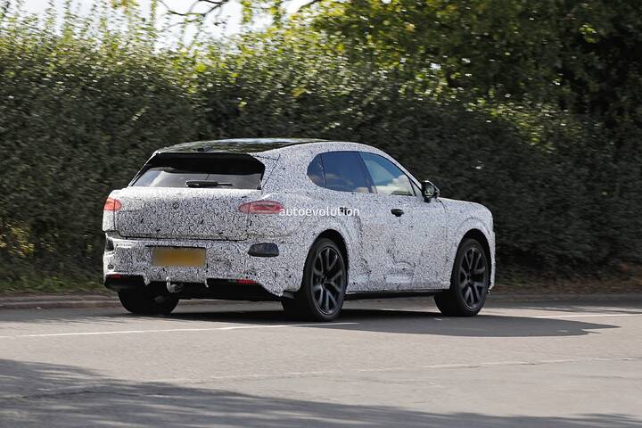 imgi_71_bentley-s-urban-ev-identifies-as-a-smaller-bentayga-in-new-spy-shots_16