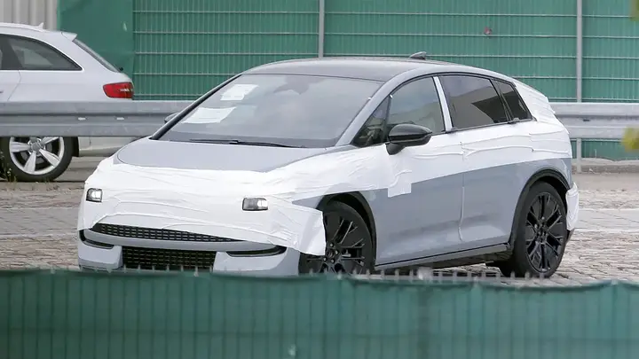 New Audi A2 e-tron spy shots-newcarscoops_2