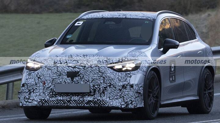 El Mercedes-AMG GLC 53 EQ se destapa, un futuro SUV eléctrico extremo con más potencia de la que imaginas 4