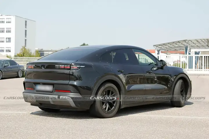 Porsche-Cayenne-Coupe-Electric-Spy-Shots-07-2048x1366