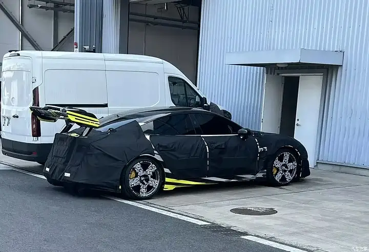 2027 Xiaomi SU7 Ultra Facelift Spotted_newcarscoops_13