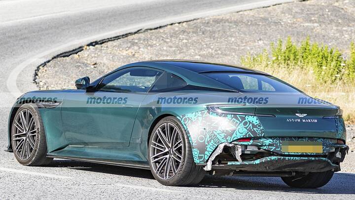 Cazado el próximo DB12 AMR en pruebas, esta mula de Aston Martin deja claro que habrá más de 700 CV 14