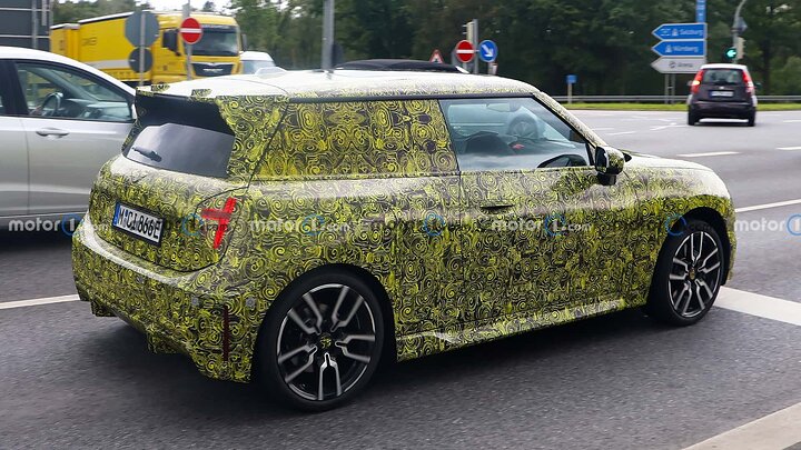 new-mini-john-cooper-works-ev-spy-photos (12)