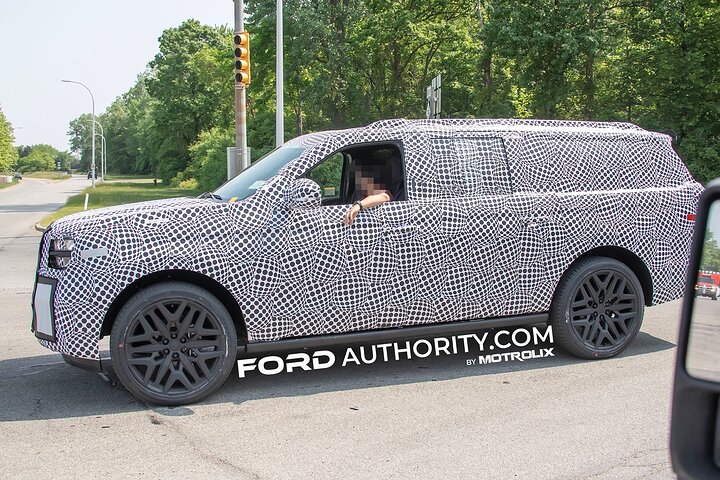 2025-ford-expedition-prototype-spy-shots-may-2023-new-24-inch-wheels-exterior-002