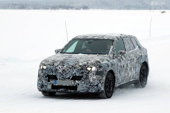 imgi_110_spy-photos-2028-bmw-ix1-newcarscoops_27