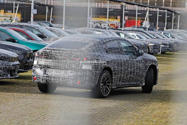 imgi_43_2027-bmw-ix4-gearing-up-for-launch-as-the-new-ix3s-sportier-looking-sibling_1