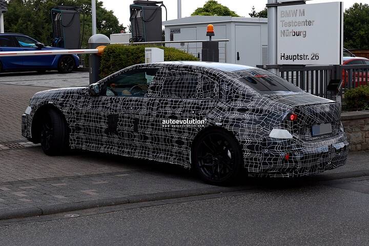 imgi_56_2028-bmw-m3-ev-spied-charging-after-serious-track-action_16