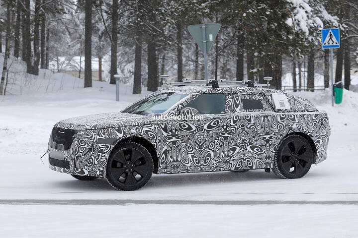 2027-range-rover-velar-electric-spotted-newcarscoops-0019