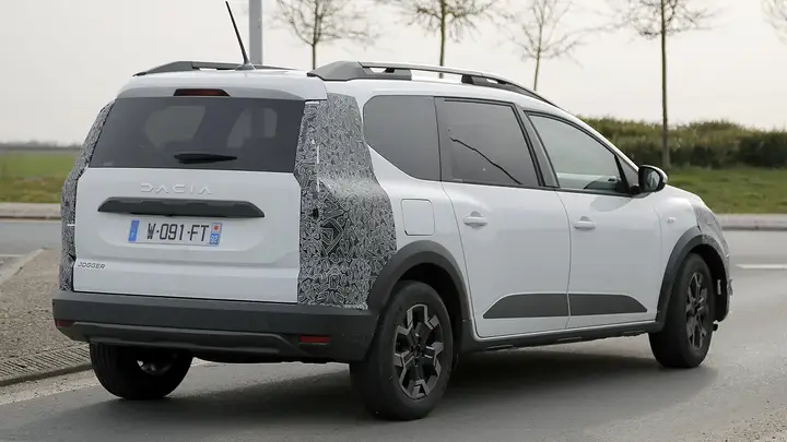 Dacia Jogger facelift (camouflaged)-4