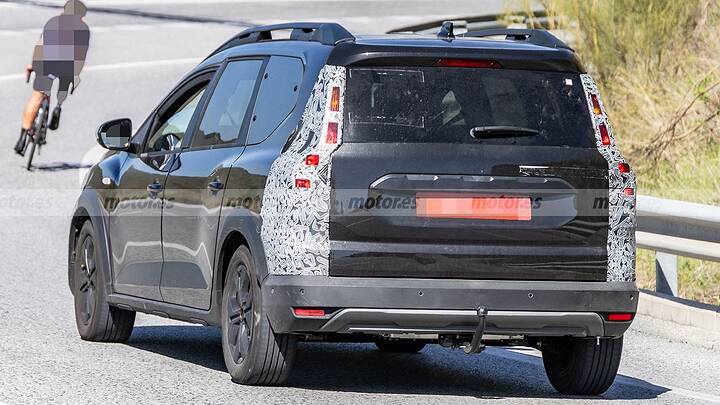 interior-dacia-jogger-2026-fotos-espia-2025107991-1746350934_9