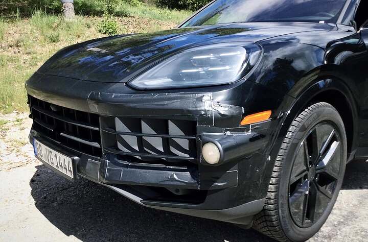 Best views 2027 Porsche Cayenne Coupe Facelift with new aero wheels #carspy #carspyshots #spyshots #erwischt  #erlkönig #ınstacar #carsoinstagram #carporn #carspotting #carspotter #porsche #porschecayenne #cayennecoupe #autogestop #protot