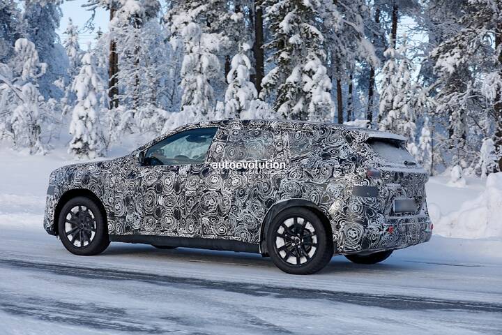 imgi_93_spy-photos-2028-bmw-ix1-newcarscoops_10