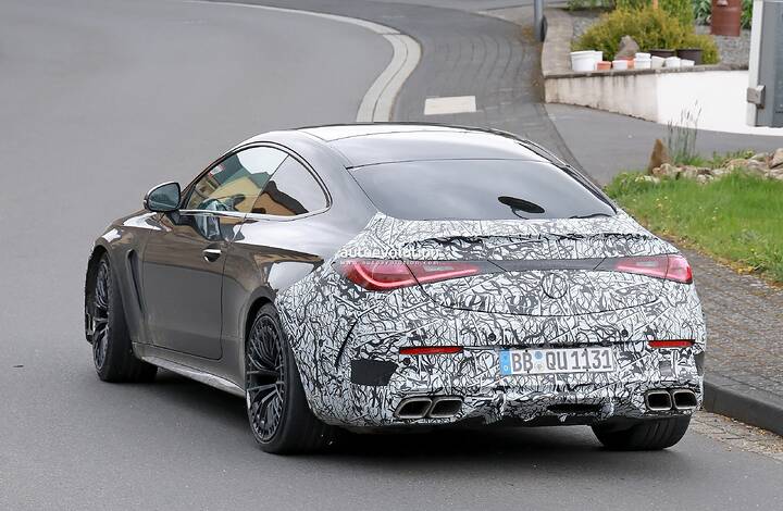 2025-mercedes-amg-cle-63-spied-it-s-a-c-63-dressed-in-different-attire_9