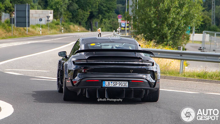 Porsche Taycan Turbo GT Manthey Racing