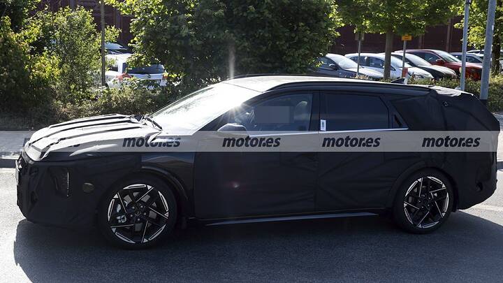 El nuevo familiar de KIA cazado en estas primeras fotos espía tiene algo del Optima… y apunta directo al Passat 11