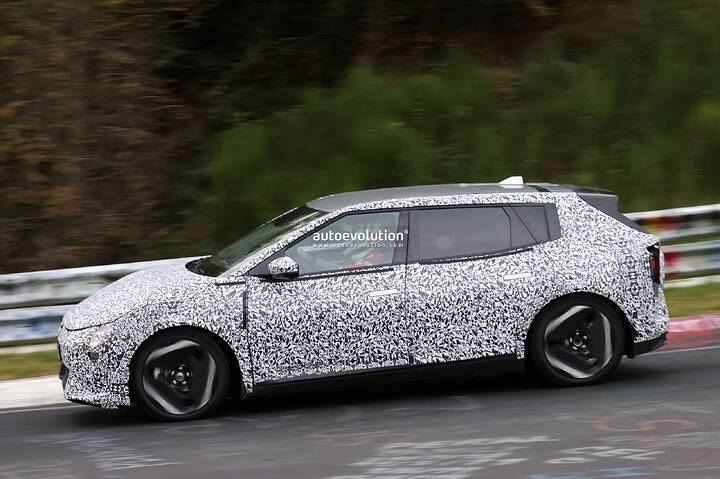 2025-kia-ev4-hatchback-sheds-camo-as-it-starts-high-speed-testing-on-the-nurburgring_7