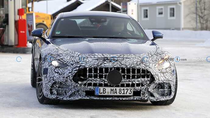 mercedes-amg-gt-front-view-facelift-spy-photo (1)