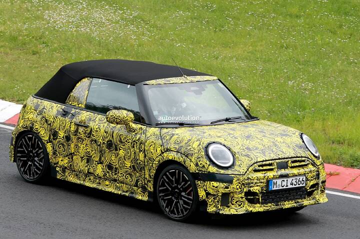 2025-mini-john-cooper-works-convertible-spied-gas-and-electric-versions-are-on-the-menu_5