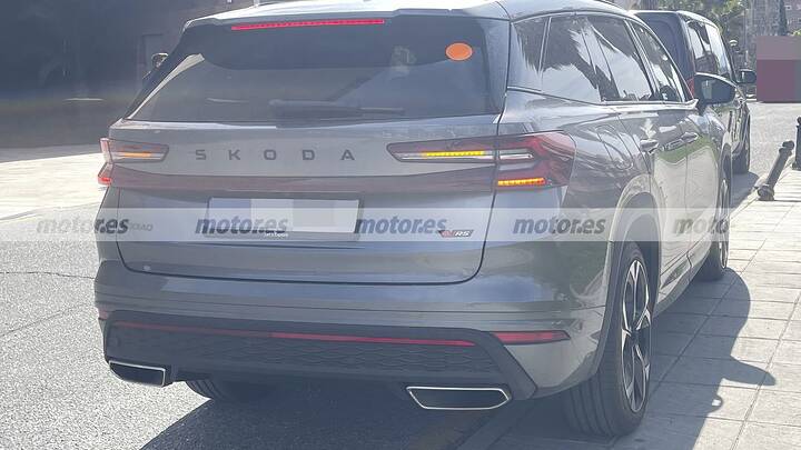 skoda-kodiaq-rs-mhev-fotos-espia-2027 Skoda Kodiaq RS_newcarscoops_1