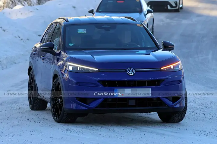 VW-T-Roc-R-Scoop-5-1536x1024