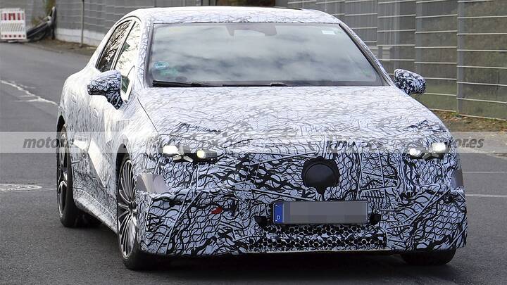 mercedes-clase-c-eq-fotos-espia-destape-2025110683-1761214117_2