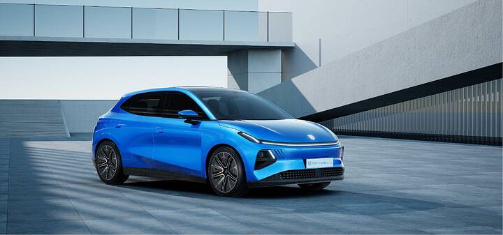 Skywell_unveils_agile_new_‘Q’_hatchback_at_Paris_Motor_Show