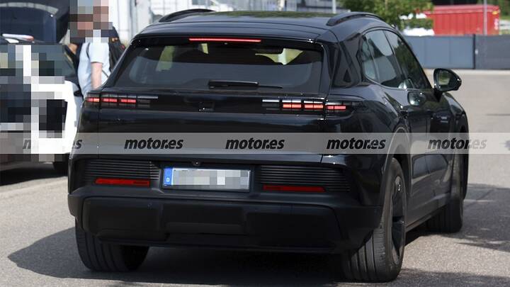 Finally revealed! The new electric Porsche Cayenne reveals its interior (and its new face, too)