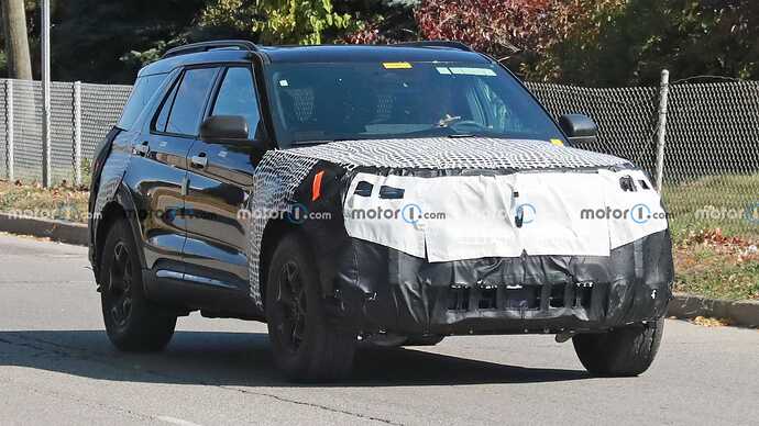 updated-ford-explorer-timberline-spy-photos (2)