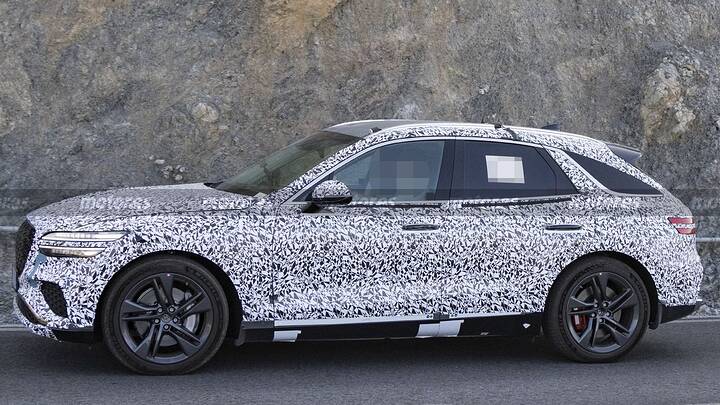 2027 Genesis GV70 Hybrid Spied_newcarscoops_026116208-1788456648_6