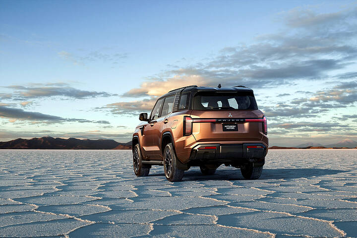 2027 Mitsubishi Pajero newcarscoops_02