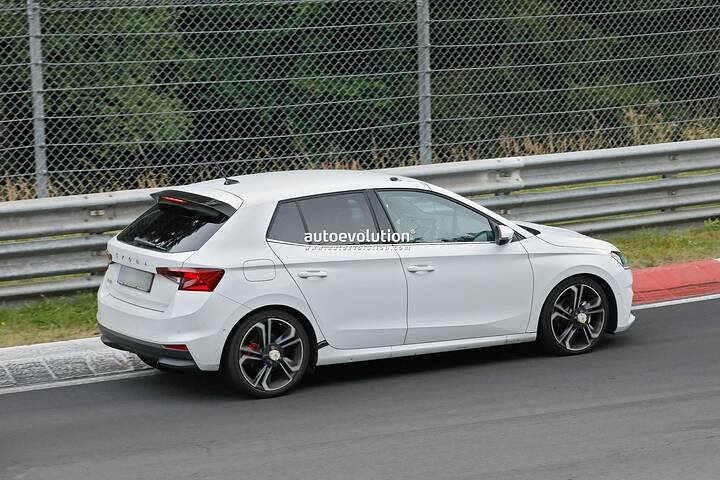 imgi_60_2026-skoda-fabia-rs-potentially-spied-may-feature-volkswagen-polo-gti-muscle_11