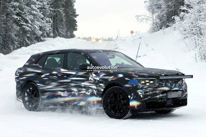 imgi_38_spy-photos-2027-bentley-electric-suv-looks-dignified-while-oversteering_5