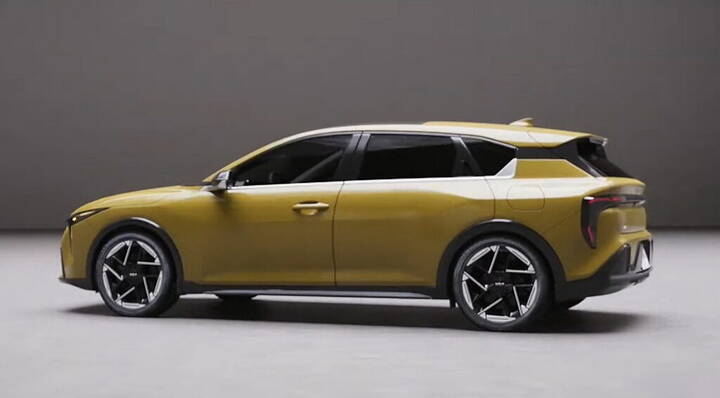 https___www.carscoops.com_wp-content_uploads_2024_03_2025-Kia-K4-5-Door-Hatch-NYIAS-1-1024x567