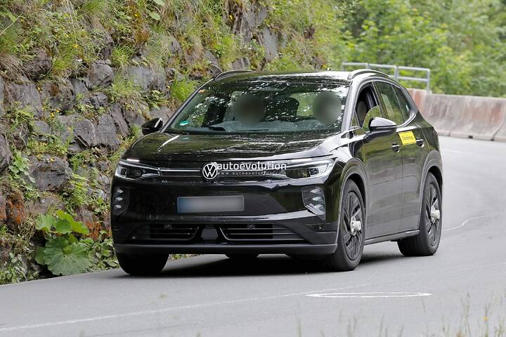 first-ever-volkswagen-id-tiguan-spied-ahead-of-its-us-launch-for-the-2027-newcarscoops_2