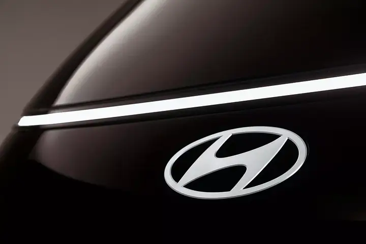 Hyundai-Staria-Electric-Teaser-1536x1024
